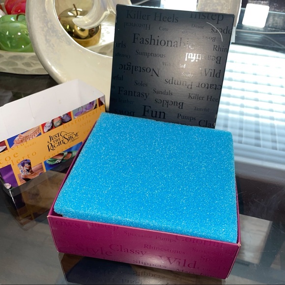 Just The Right Shoe by Raine In Scale - Picture 8 of 9